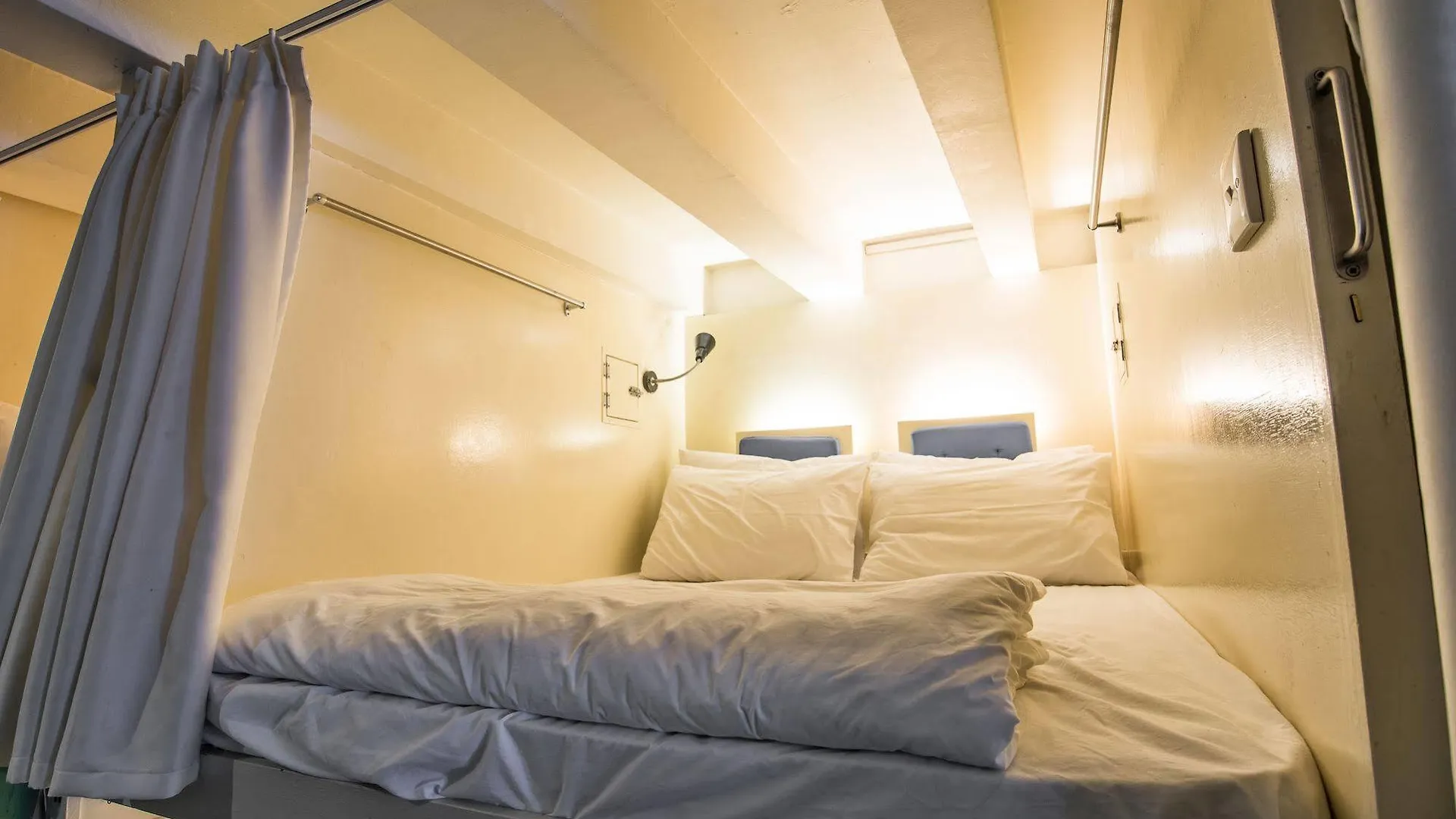 Draper Startup House For Entrepreneurs Hotel Singapore Capsulehotel