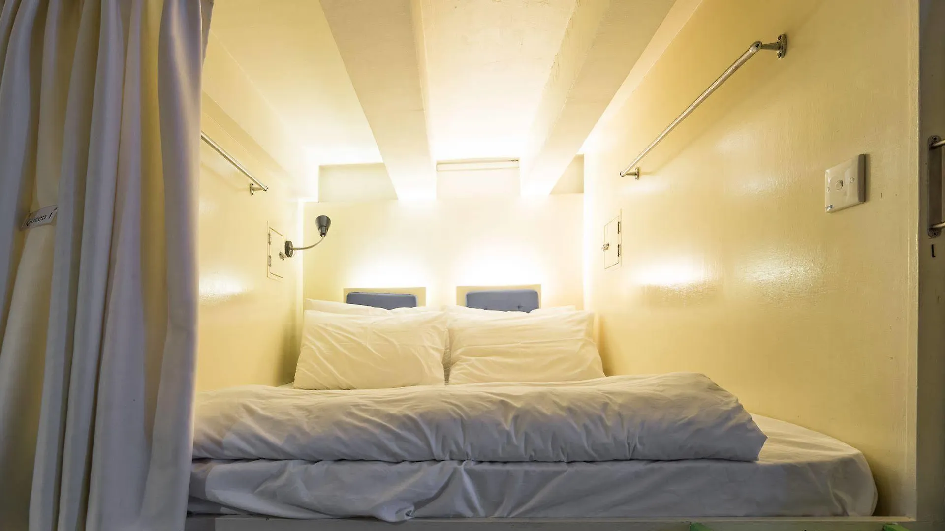 Capsulehotel Draper Startup House For Entrepreneurs Hotel Singapore Singapore